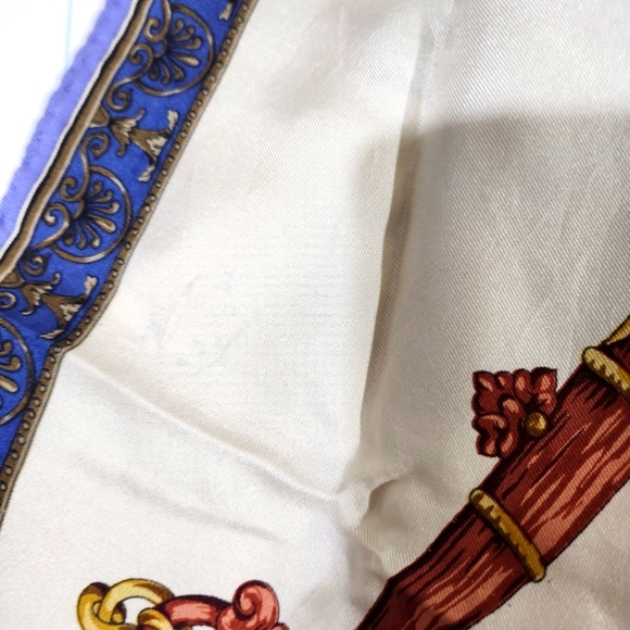 Trussardi silk scarf has transferred dyed blue - Picture 10 of 11